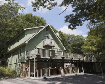 Lil Black Bear Inn - Nashville - Building
