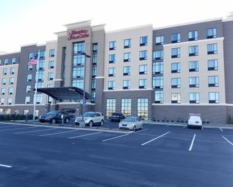 Hampton Inn & Suites Newport/Cincinnati - Newport - Building
