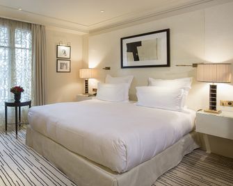 Hotel Montaigne - Paris - Bedroom