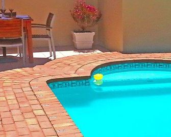 Majestic Bed And Breakfast - Kokstad - Piscina
