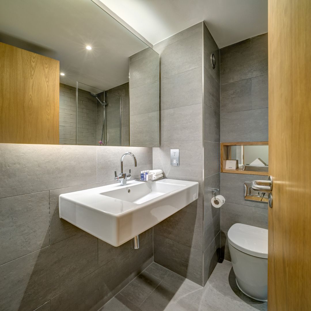 Bathroom view of Apex City of Glasgow Hotel