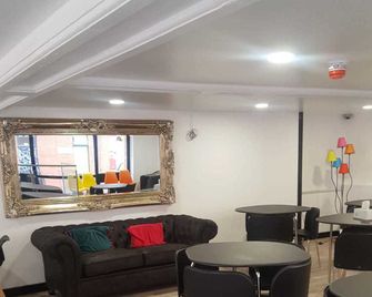 Rahman Hostel Manchester - Mánchester - Lounge