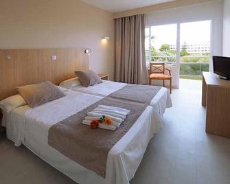 Hotel y Apartamentos Playamar - S'Illot - Bedroom