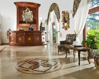 Hotel San Michele - Anacapri - Front desk