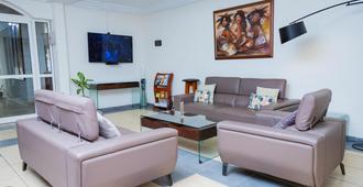 Hotel Hibiscus Blvd Triomphal - Libreville - Wohnzimmer