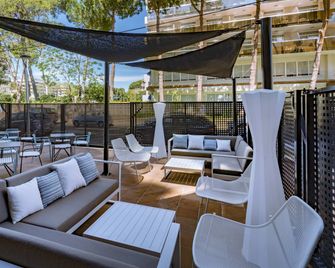 Aparthotel Marinada - Salou - Patio