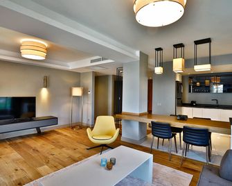 ماري ديلاكس ريزيدنسيز آند فيلاس - غاندوغان - غرفة معيشة