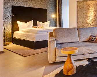 Hotel im Bunker - München - Wohnzimmer