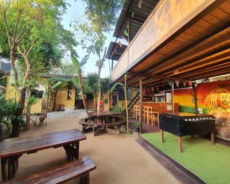 Lebo's Soweto Backpackers - Johannesburg - Outdoor view