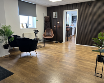 Bank Guesthouse by Kef Airport - Keflavík - Sala de estar