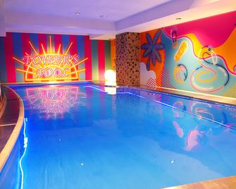 Sakuranomiya Towers Hotel - Adult Only - Osaka - Piscina