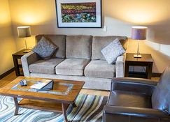 Silver Creek Lodge - Canmore - Living room