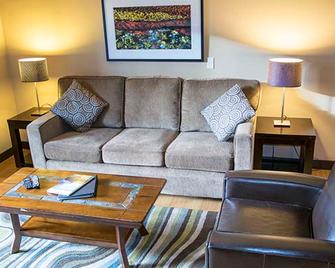 Silver Creek Lodge - Canmore - Living room