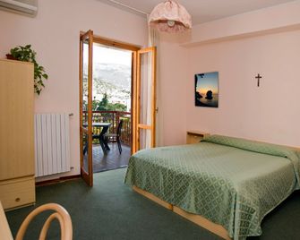 Hotel Alba del Gargano - Mattinata - Спальня