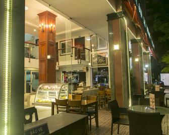 Hoang Yen Hotel - Phu My Hung - Ho Chi Minh City - Hotel Entrance