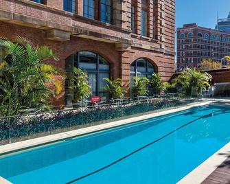 Adina Apartment Hotel Sydney Central - סידני - בריכה