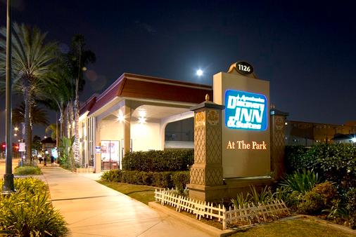 Anaheim Discovery Inn & Suites - Anaheim - Building
