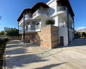 Central Park Hotel - Ksamil - Edificio