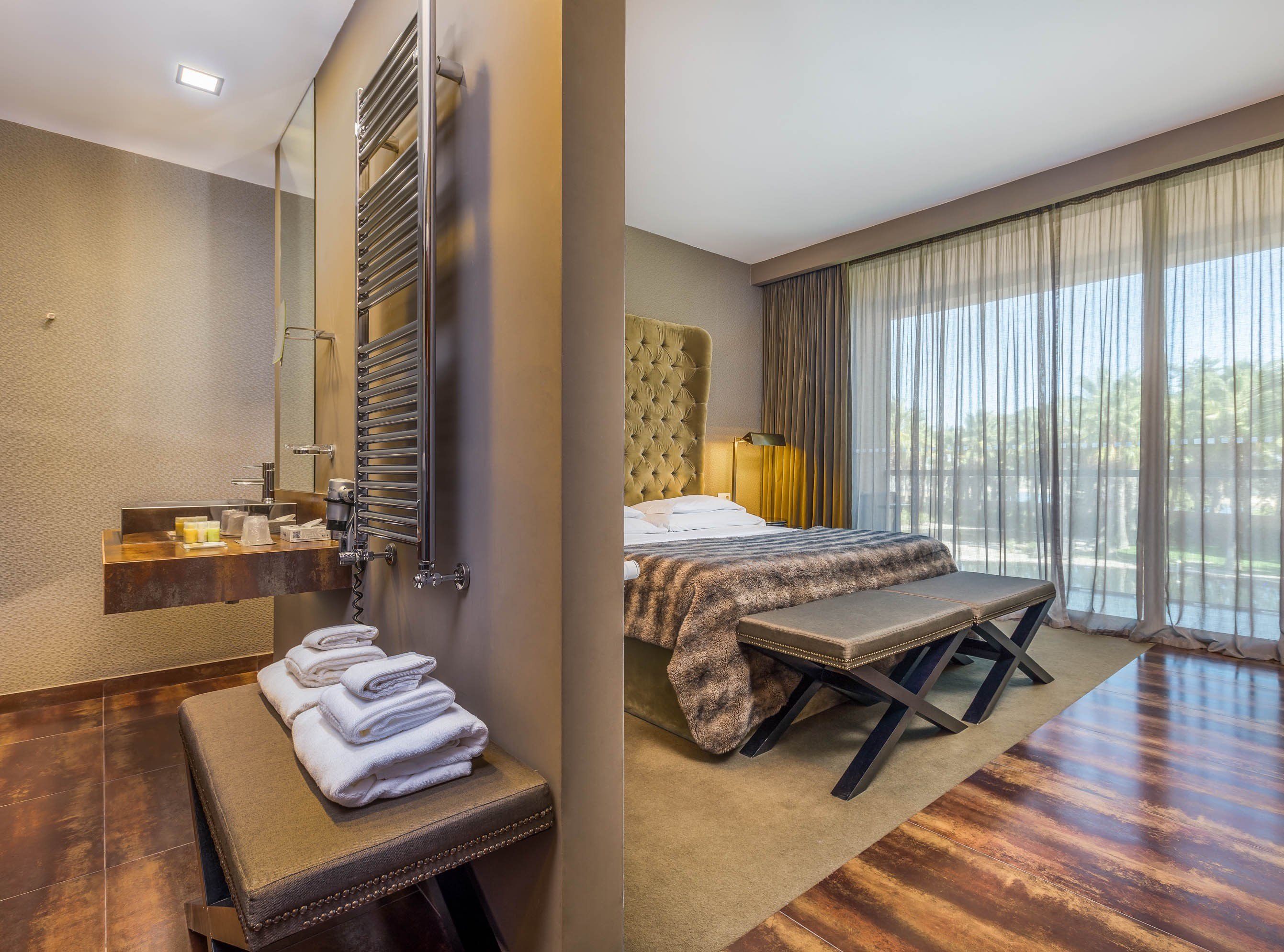 Bedroom view of null, located in null. Image provided by Official Hotel Information