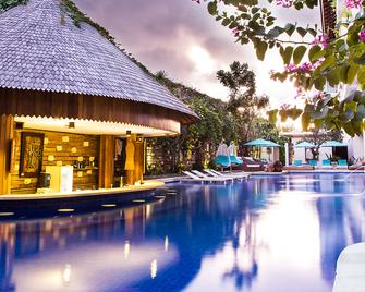 Jimbaran Bay Beach Resort and Spa by Prabhu - קוטה - בריכה