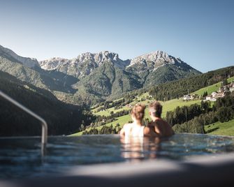 Hotel Hubertus - Valdaora - Pool