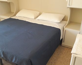 B&b - Meuble' - Hotel ' Cordiale ' - Misano Adriatico - Bedroom