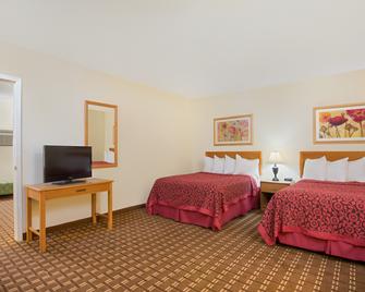 Days Inn by Wyndham Fremont - Fremont - Bedroom