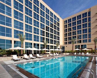 Yas Plaza Circuit by IHG - Abu Dabi - Piscina