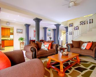 Virginia Forest Lodge - دوربان - غرفة معيشة