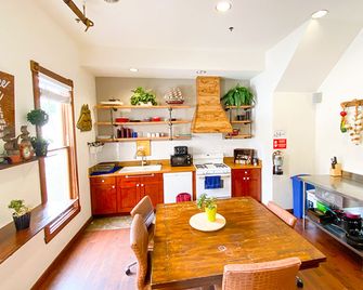 International Travelers House Downtown San Diego - Adults Only - San Diego - Cocina