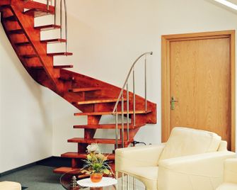 Hotel Sanvit Restauracja & Spa - Sanok - Scale