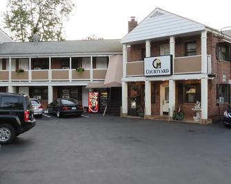 Central Motel Courtyard - White Plains - Edificio