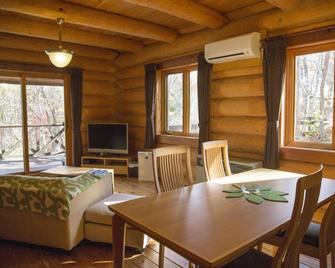 Pet-to-tomaru Hotel Caro Foresta Kitakaruizawa Rio - Tsumagoi - Eetruimte