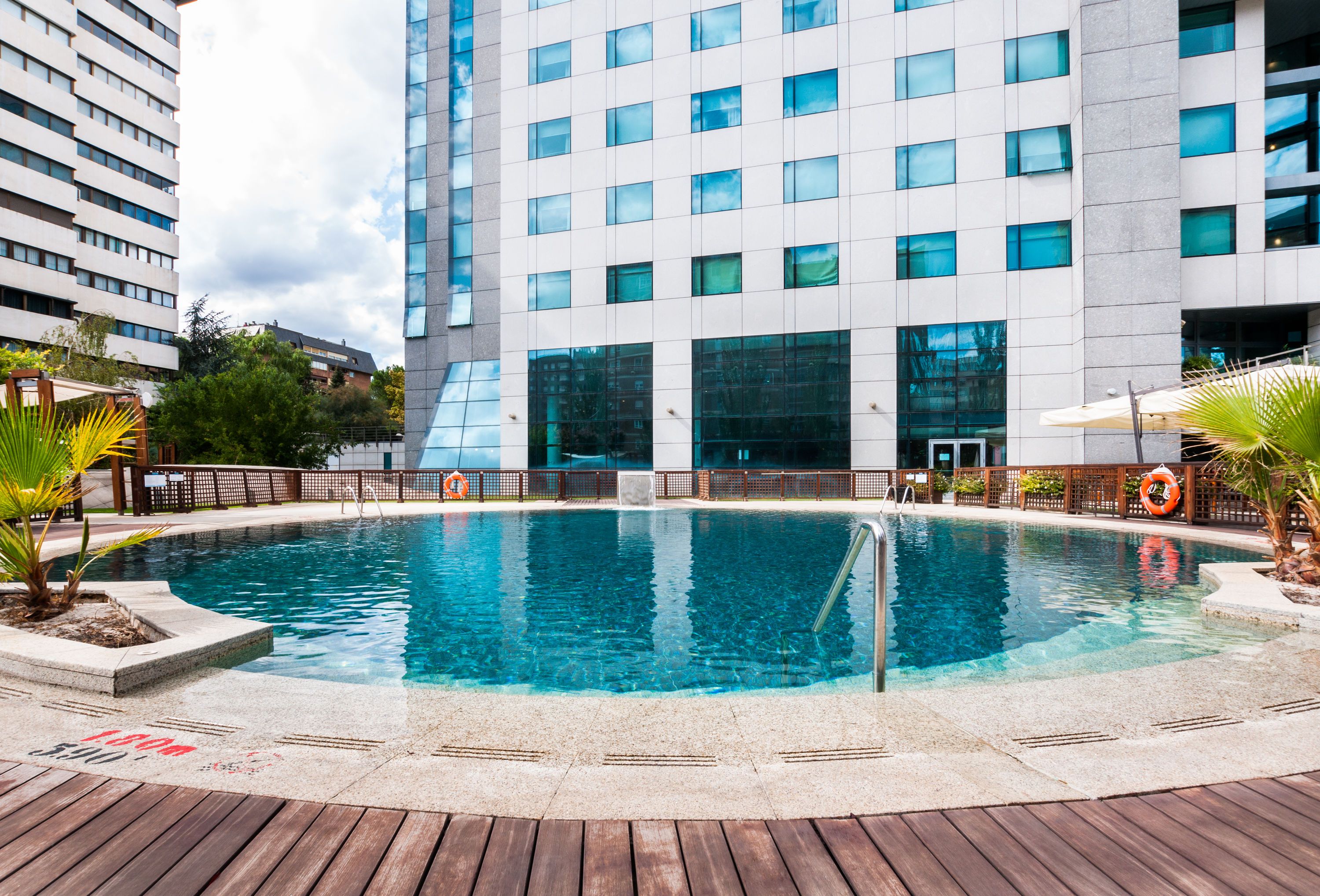 Eurostars Suites Mirasierra - Madrid - Piscina