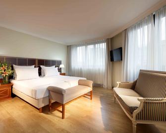 Hotel Regent Munich - Munich - Bedroom