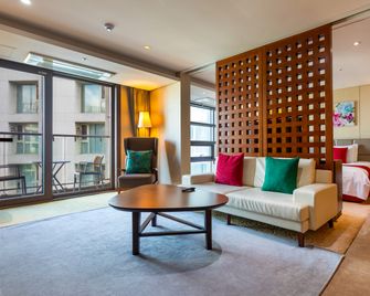 Ramada by Wyndham Jeju Hamdeok - Jeju City - Vardagsrum