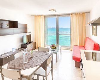 Livvo Corralejo Beach - Corralejo - Salle à manger