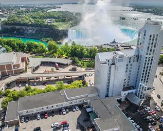 Oakes Hotel Overlooking the Falls - Niagara Falls - Building