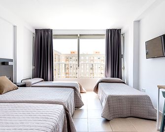 هوتل سفاري - غانديا - غرفة نوم