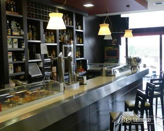 هوتل آي دي إتش آنجيل - أوفييدو - بار