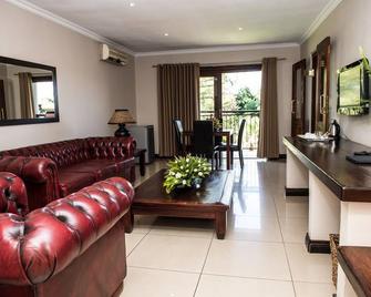 The Royal Solwezi Hotel - Solwezi - Living room