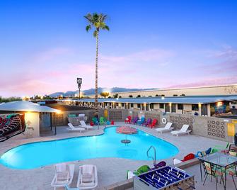 Hotel McCoy - Art, Coffee, Beer, Wine - Tucson - Bể bơi