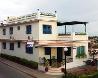 Adrian & Tonia - Manzanillo - Edificio