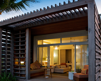 Long Beach Golf & Spa Resort - Belle Mare - Bedroom