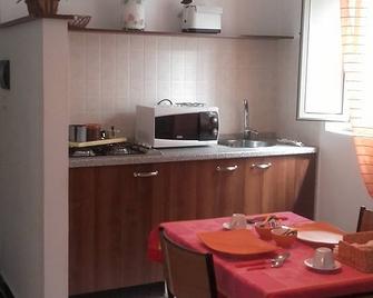 B&B Cala Seggiola - Pizzo - Cocina