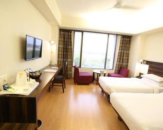 Silver Cloud Hotel & Banquets Ahmedabad - Ahmedabad - Bedroom