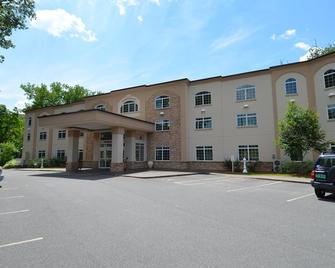 Riverside Hotel Ascend Hotel Collection - West Chesterfield - Edificio