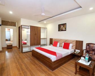 OYO 24442 Amaze Inn - Amritsar - Schlafzimmer