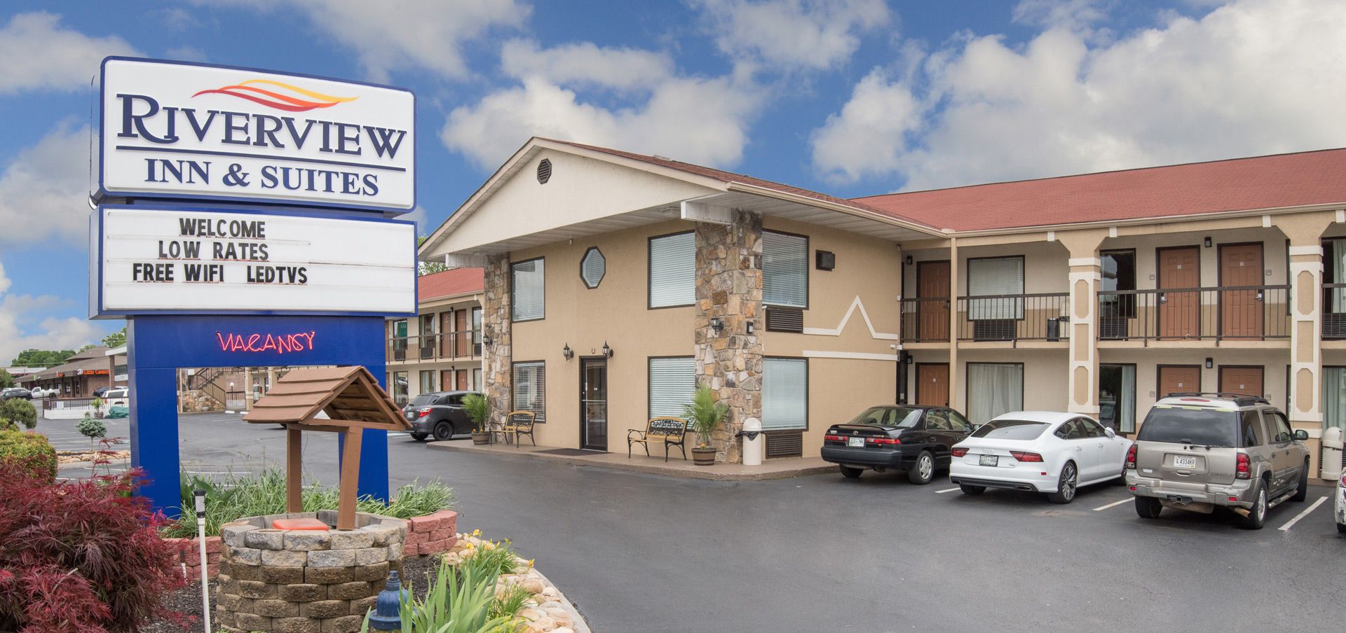 Econo Lodge Sevierville-Pigeon Forge on the River - Sevierville - Building