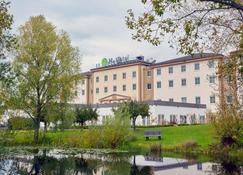 H+ Hotel Frankfurt Airport West - Hofheim - Gebouw